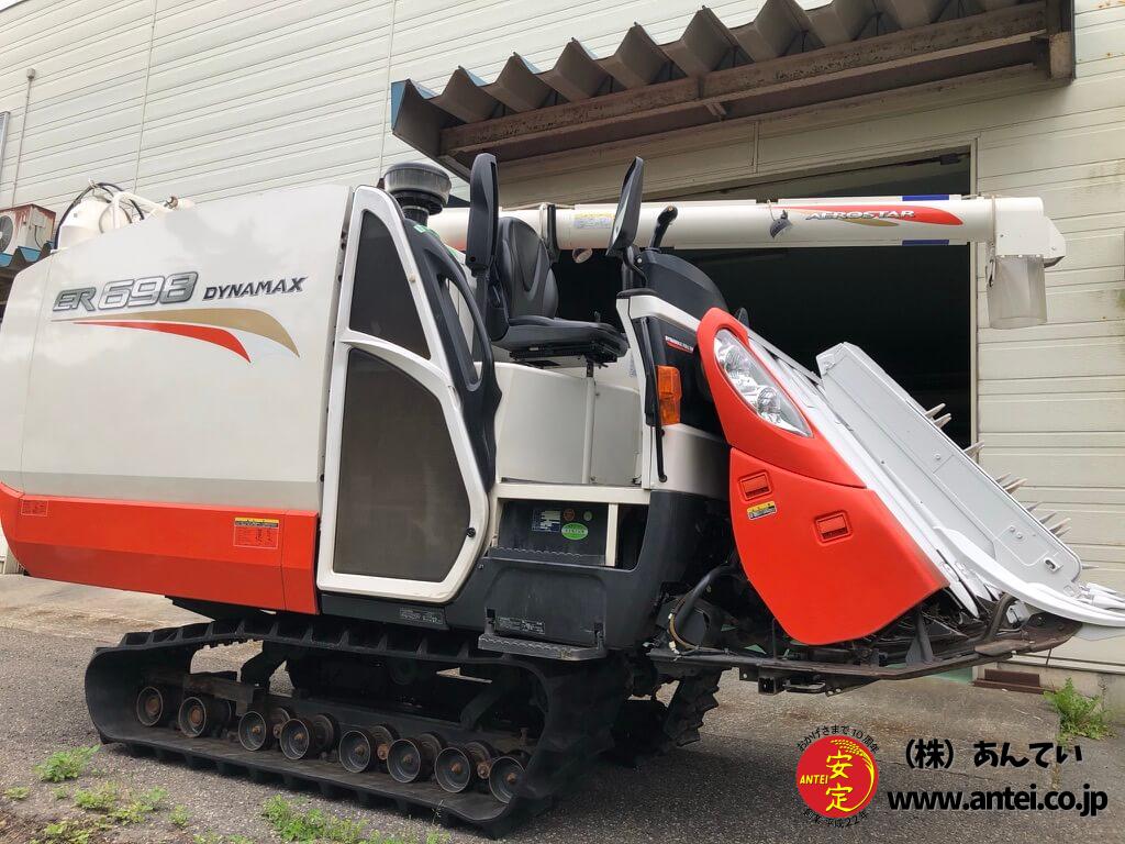 6条刈の98馬力クボタコンバインER698メーカーに整備しました