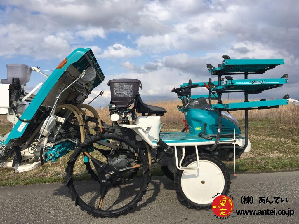 クボタ田植機、施肥、枕ならし付き キレイ6条植クボタ田植機NSU67施肥機と箱まきちゃん付き。 ⚙ 中古
