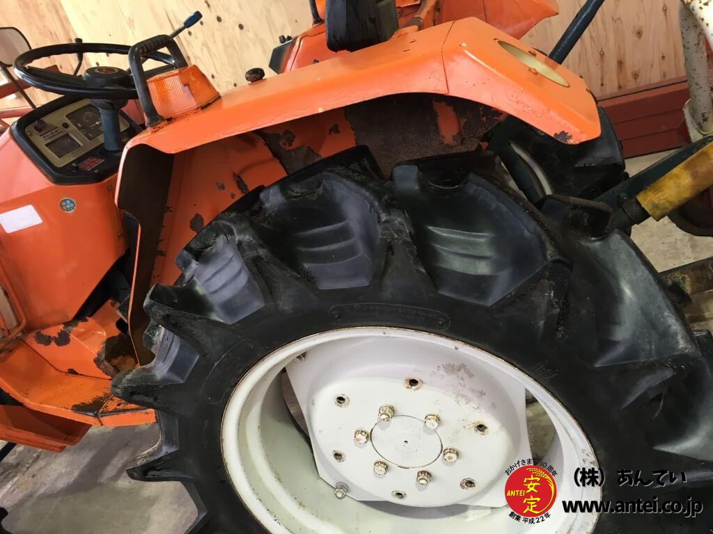 中古クボタトラクターL2402DT-M 四駆フロントローダー現状です