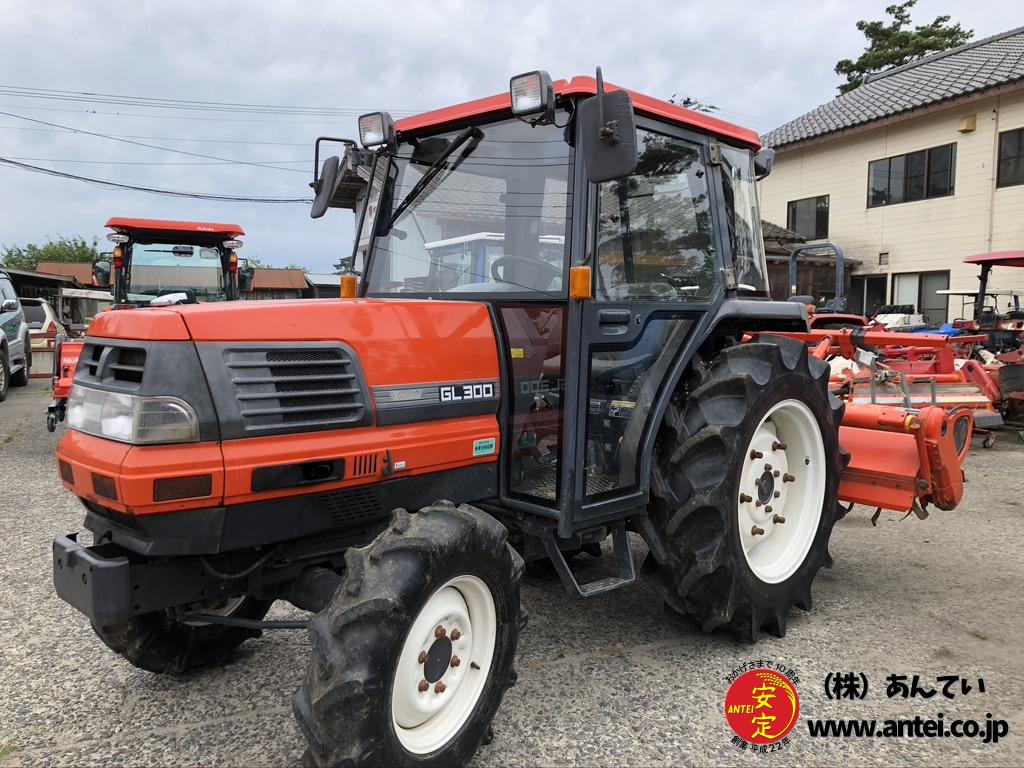 クボタトラクターGL300QエアコンキャビンロータリーRL8Gです。 ⚙ 中古 