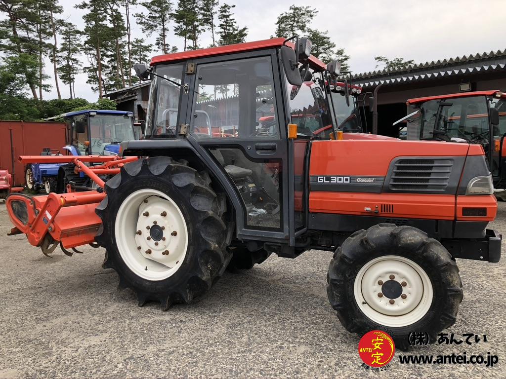 クボタトラクターGL300QエアコンキャビンロータリーRL8Gです。 ⚙ 中古 