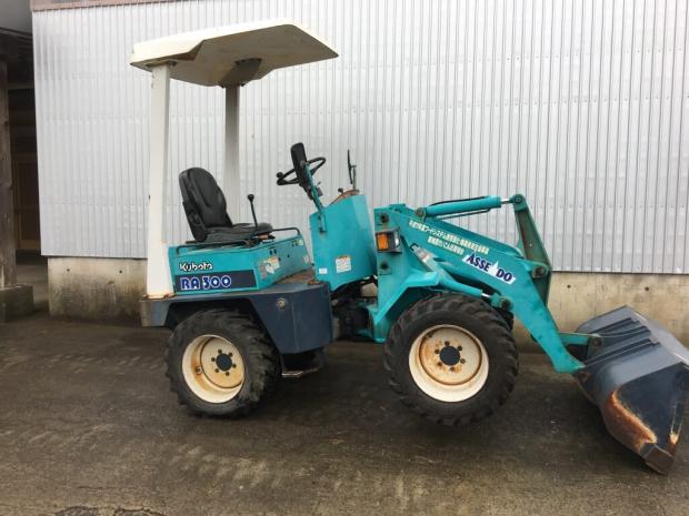 タイヤショベルクボタR300すぐ配送出来ますよ。