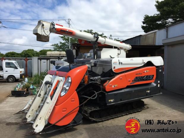 52馬力クボタコンバイン4条刈ARN452です。