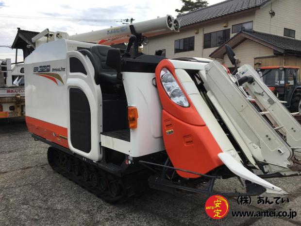 3条刈クボタコンバインER329モンロー付き29馬力です。