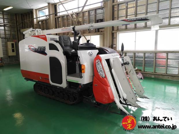 新型3条刈の30馬力クボタコンバインER330Nモンロー付き。