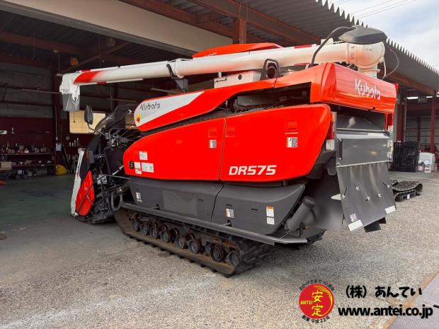 5条刈の75馬力クボタコンバインDR575 モンロー4Mです。