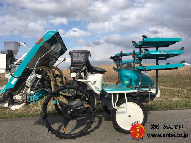 キレイ6条植クボタ田植機NSU67施肥機と箱まきちゃん付き。