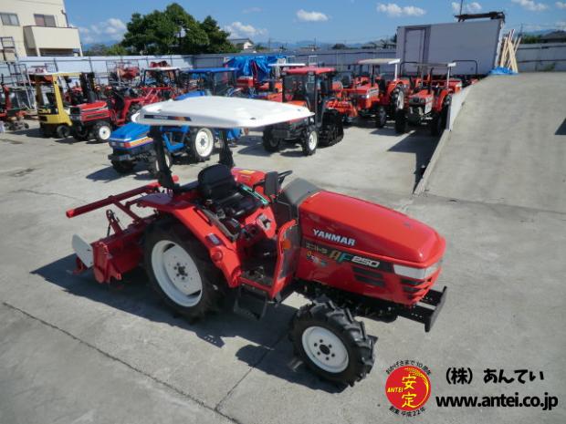 トラクター ヤンマーAF250 4駆 25馬力 屋根付き