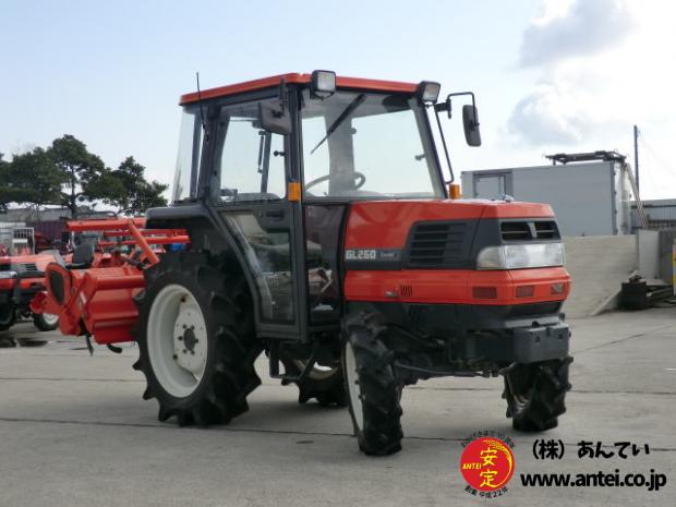 トラクター クボタGL260 4駆 26馬力 キャビン付き