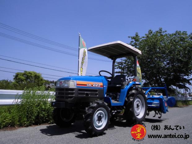 トラクター イセキTF223F 4駆 22馬力 469時間 屋根付き