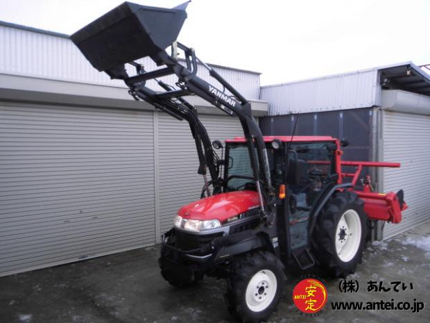 トラクターヤンマーEF330V 30馬力 キャビン装備 フロントローダー付き