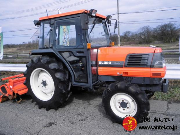 トラクター クボタ GL300 4駆 30馬力エアコンキャビン付