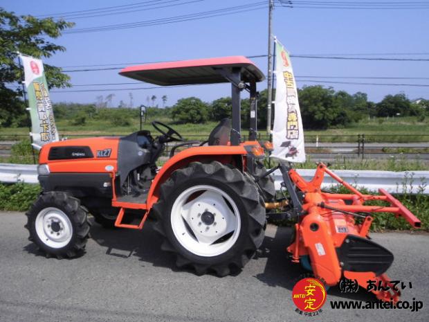 クボタトラクター中古KL27 27馬力屋根付き。