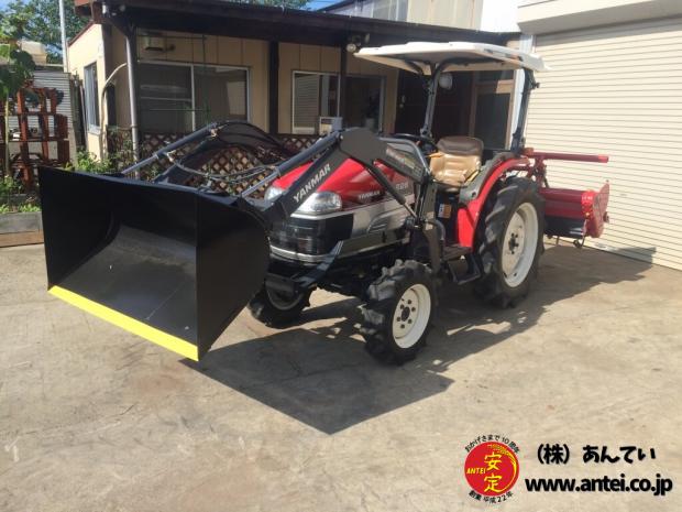 中古ヤンマートラクターEF226 フロントローダー屋根付き。