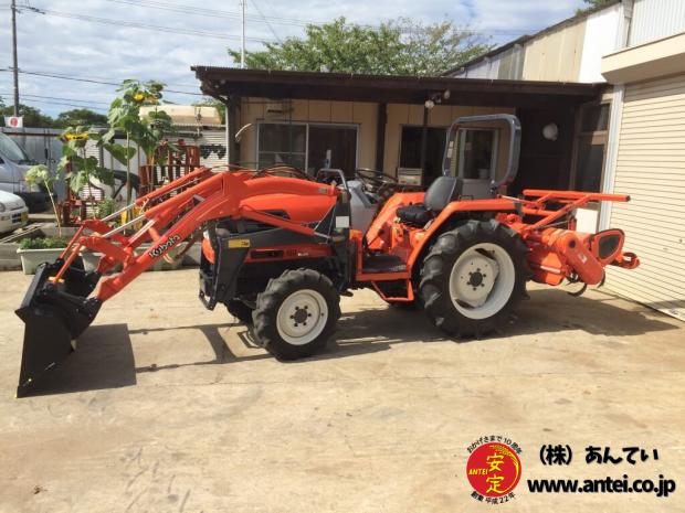 中古クボタトラクターGL260 26馬力フロントローダー付き。