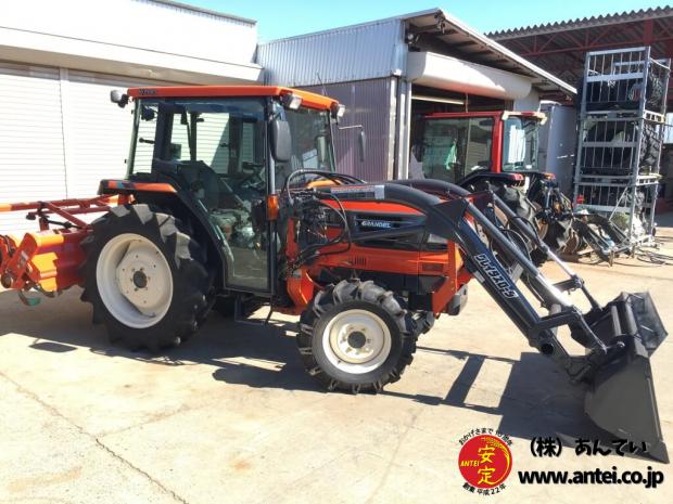 クボタフロンートローダー付きGL281 29馬力です。