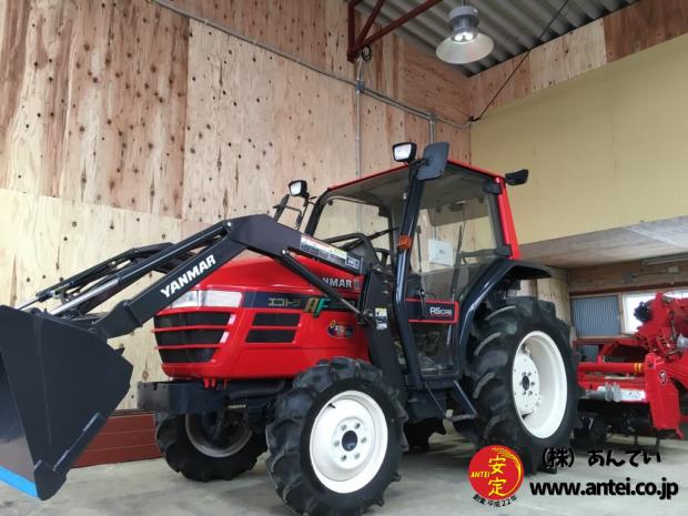 ヤンマートラクターAF290 キャビンフロントローダー付き。