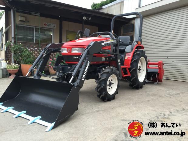 整備済みヤンマートラクターAF220S 20馬力フロントローダー付き。