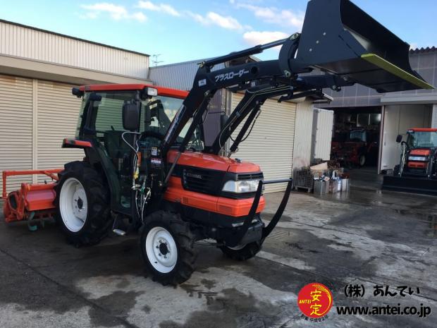 27馬力フロントローダー付きクボタトラクターGL261です。