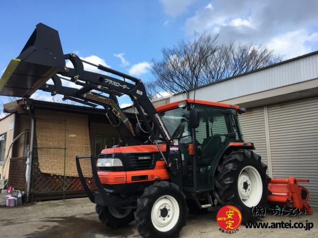 33馬力クボタトラクターGL337ハイスピード新品フロントローダー付き。