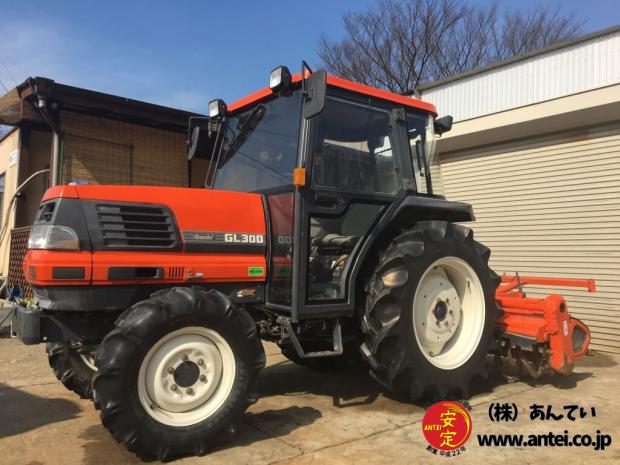 クボタトラクターGL300エアコンキャビン付きUシフト。