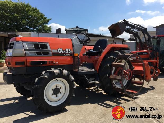 25馬力クボタトラクターGL25ロータリー付き。