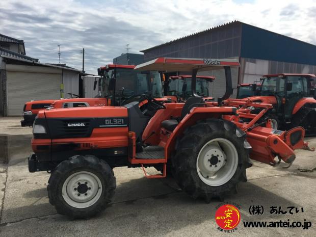 クボタトラクター33馬力GL321プラスローダー後取り付け可能。