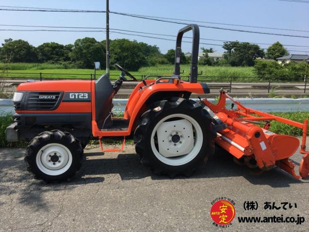 即決優先でクボタトラクターGT23サイドロータリー付き。