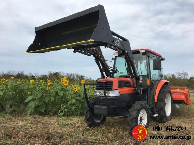 34馬力クボタトラクターKL34ハイスピード新品フロントローダー付き。