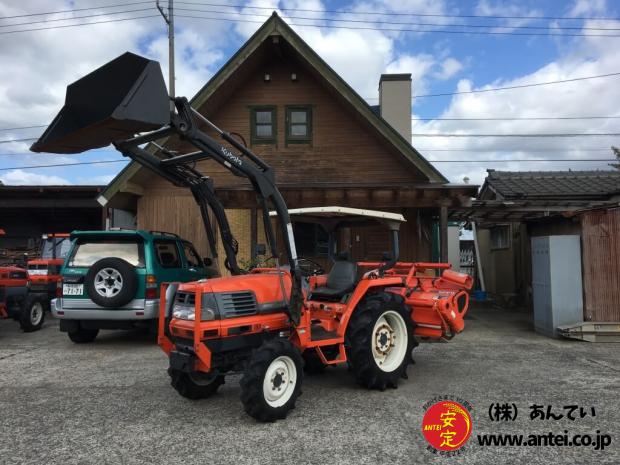 26馬力クボタトラクターGL260Uシフトフロントローダー付き