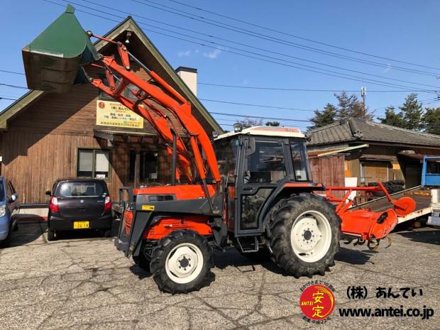 46馬力クボタトラクターGL46Qフロントローダー付き。