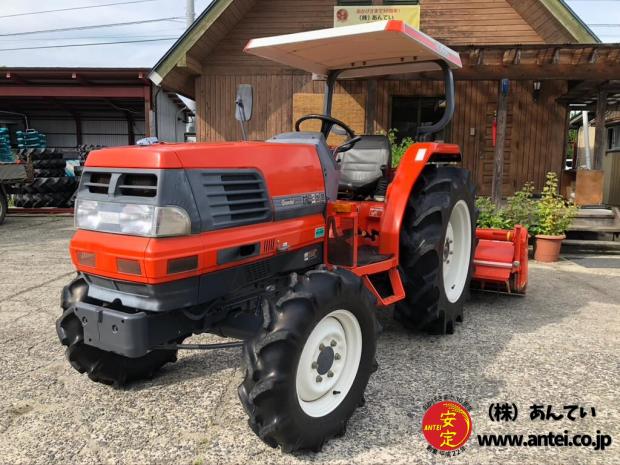 バンバン30馬力クボタトラクターGL300屋根付き。