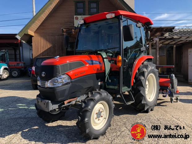 友達から新型クボタトラクターKL34Zハイスピードです。