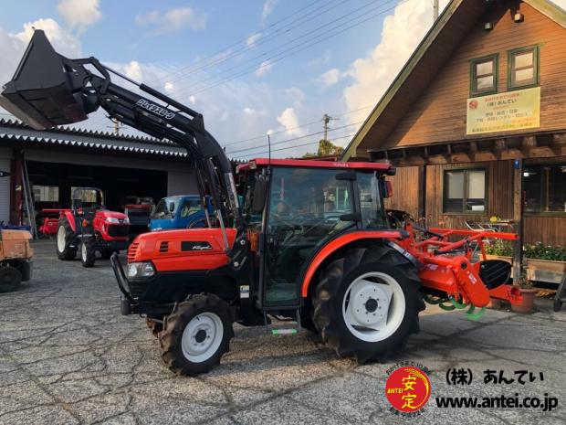 27馬力クボタトラクターKL270Hフロントローダー付き。
