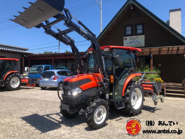 7馬力クボタトラクターKL27Rフロントローダー付き。